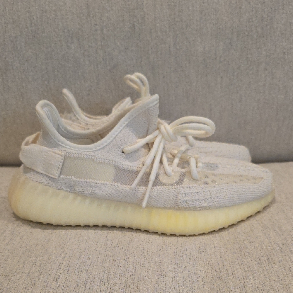 Adidas YEEZY BOOST 350 V2 Beige Sneakers
